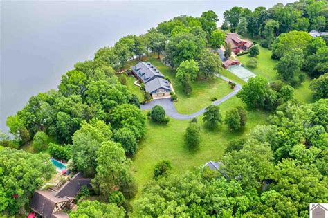 Remarkable Lakefront Home On Kentucky Lake Kentucky Luxury Homes Mansions For Sale Luxury