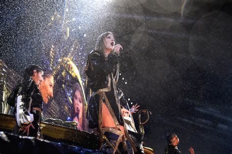 Taylor Swift Gives Once In A Life Time Rain Show In East Rutherford