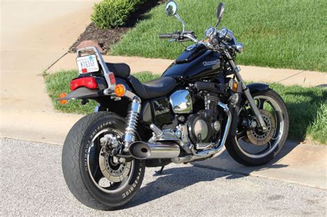 The bike had a kerker pipe on it but the stock pipes are in just about perfect condition so he rebuilt the carbs back to factory specs and. Buy 1985 Kawasaki Eliminator 900 Cruiser on 2040-motos
