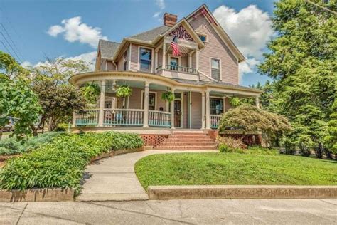 It was custom built in 2016. 1898 Queen Anne In Knoxville Tennessee | Old houses for ...