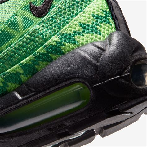 572,326 likes · 100,317 talking about this. Nike Air Max 95 Naija CW2360-300 Release Info ...