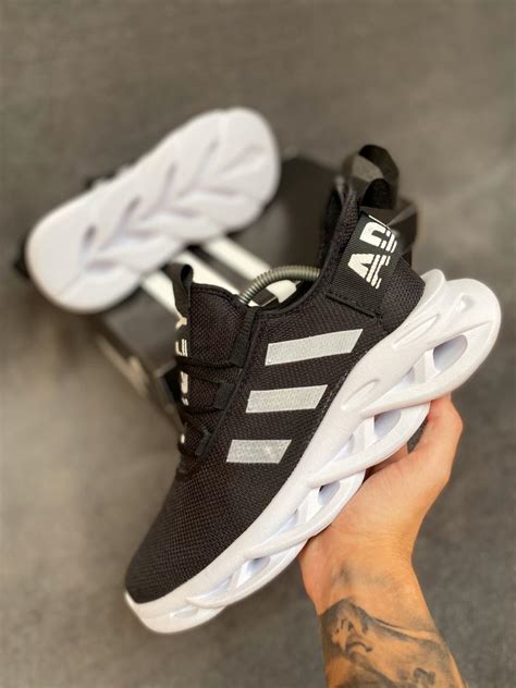 Welcome to the adidas shop for adidas shoes, clothing , new collections, adidas originals, running, football, training and much more in south africa. Tênis Adidas Yeezy Maverick Preto e Branco - Olaria ...