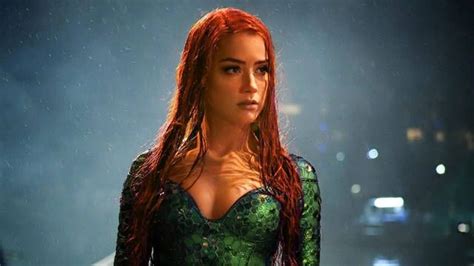 Aquaman Amber Heard realiza ejercicios acrobáticos para preparar su regreso como Mera