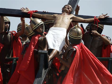 Filipinos Re Enact Bloody Crucifixion Of Christ Cbs News