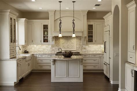But what constitutes a traditional kitchen? Traditional White Kitchen Design By Westside Remodeling ...