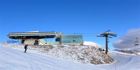 Il monte zoncolan, anche conosciuto come il kaiser, è considerata una delle strade più in primavera ed estate questo stesso paradiso diventa il settimo cielo per gli appassionati di moto. Stazione di monte seggiovia Valvan