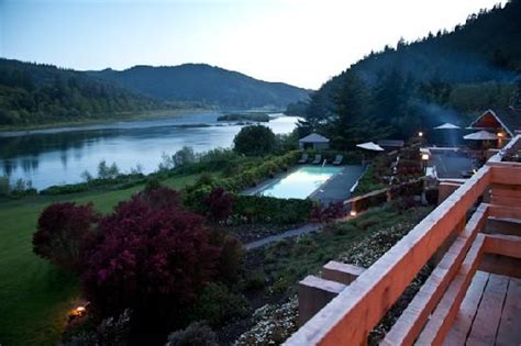Los huéspedes están de acuerdo: Tu Tu Tun Lodge: Rogue River and swimming pool view from ...