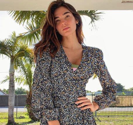 Rachell Vallori Is A Cuban Model Actress And Social Media Celebrity