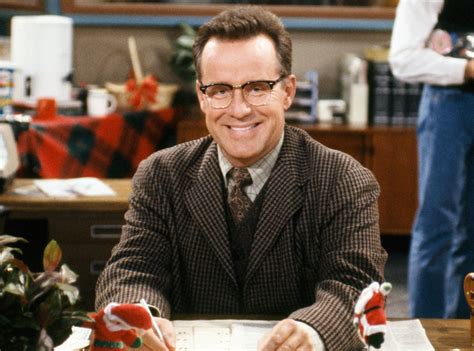 Phil Hartman Newsradio From Sudden Goodbye How Tv Shows Respond To The Deaths Of Their Stars