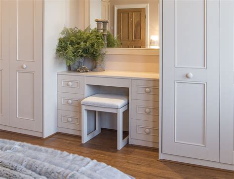 An Elegant Harpsden Bedroom Hammonds Bedroom Built In Wardrobe