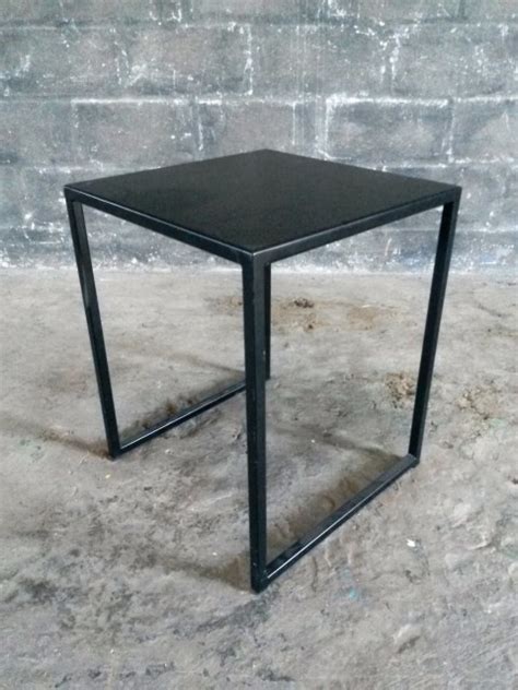 Black Metal Side Table Artappelartappel