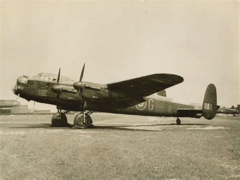 Unknown Raf Lancaster Bomber Photograph 25061942 Raf Scampton 1000