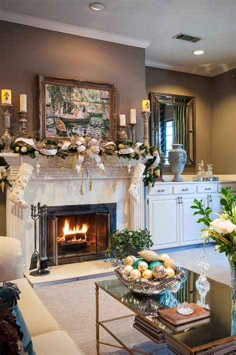 25 Stunning Christmas Living Room Decor Ideas
