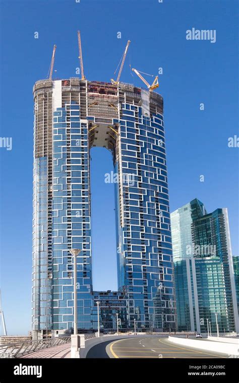 The Construction Of A Beautiful Tall Building In Dubai Stock Photo Alamy