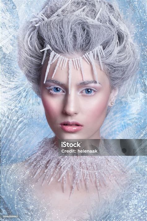 Schneekönigin Fantasy Girl Portrait Wintermärchenporträt Junge Frau Mit