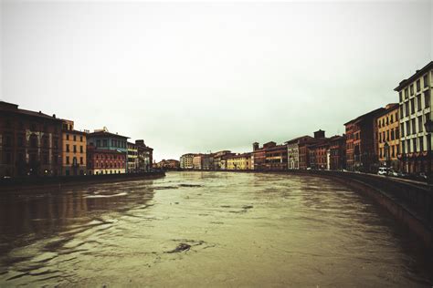 Piove a levante by nora caracci fotomie2009. Maltempo Toscana oggi: ultime notizie piena Arno a Pisa ...