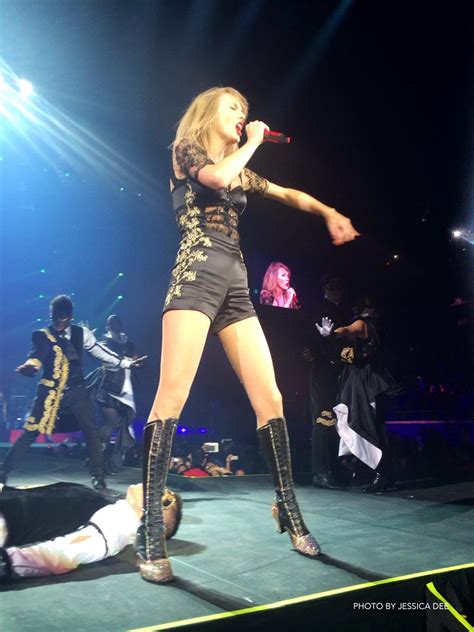 In Photos Taylor Swifts Fabulous Red Manila Concert