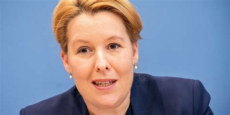 Giffey arbeitet als eine art bezirksbundeskanzlerin im realen testlabor. Giffey stellt BKA-Zahlen vor: „Unerträglicher Zustand ...