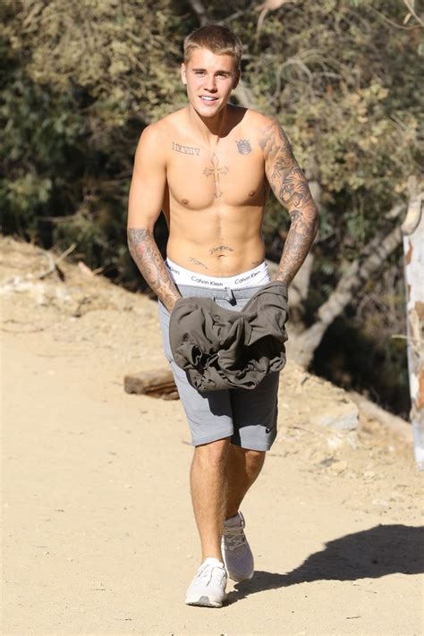 Justin Bieber Sem Camisa Deixa Cueca Mostra