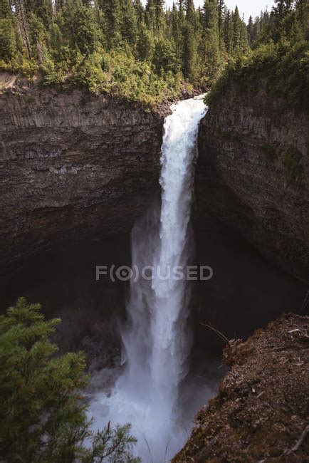 View Of Waterfall On A Sunny Day Banff National Park — Helmcken Falls