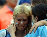 老照片-2002韩日世界杯 哭泣的阿根廷女球迷_老照片_经典殿堂_2014巴西世界杯_竞技风暴_新浪网