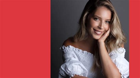 Sara carreira, nome artístico de sara marina araújo antunes (dourdan, 21 de outubro de 1999 — póvoa da isenta, 5 de dezembro de 2020), foi uma cantora portuguesa. #Perfil | Sara Carreira: uma voz de ternura - ComUM