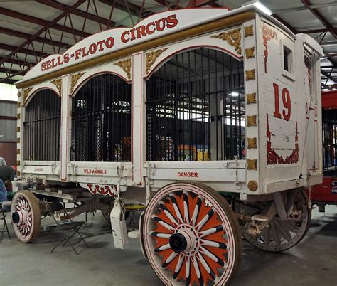 Circus Cage Parade Wagon Like The Arches Old Circus Circus Train