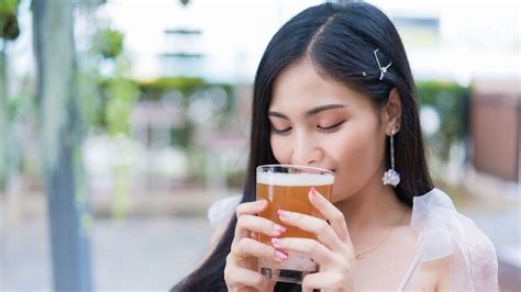 August 4, 2017 international beer day is a global celebration of beer, taking place in pubs, breweries, and backyards all over the world. Міжнародний день пива: користь напою, як його обрати та скільки він коштує | Факти ICTV