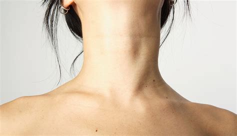 9 Signs Of Thyroid Problems Self