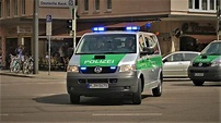 [Polizei-Großeinsatz] Messerattacke - 4 HGrKW Polizei München auf ...