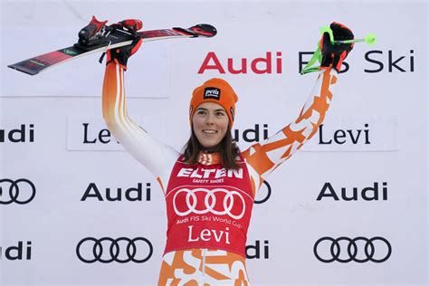 Ski Alpin Petra Vlhova Sadjuge Le Premier Slalom De La Saison à Levi