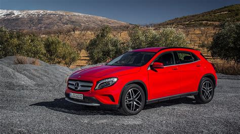 Mercedes Benz Gla180 Marks New Entry Point To Suv Range Photos 1 Of 2