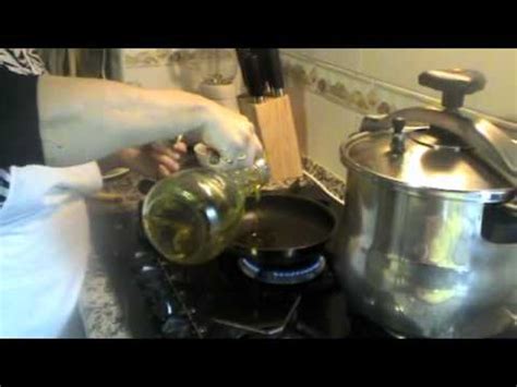 El cocido madrileño es uno de los platos más típicos. Cómo hacer Cocido madrileño (parte1) | Las Recetas De Pepa ...