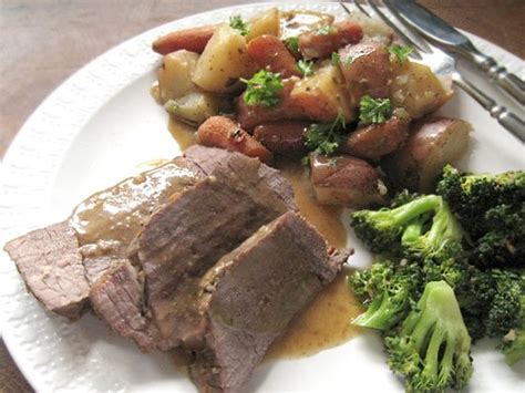 Simply sear the meat in a hot pan, then place in the crock pot along with the seasonings above and a cup of water or. Crock Pot Cross Rib Roast Boneless : Cross Rib Roast ...