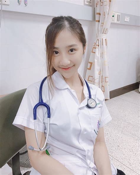 Varanya Nganthaveeさん Lilyvaranya Instagram写真と動画 Women Nurse Beautiful Nurse Uniform Fashion