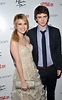 ♥ LetsGetGoddess: Emma Roberts y Freddie Highmore una Pareja en Estreno