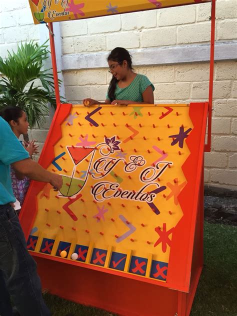 La piñata es uno de los juegos tradicionales mexicanos más populares. Juego de plinko | Juegos de feria, Juegos para fiestas ...