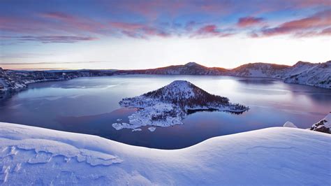 Crater Lake In Oregon © Steve Bloom Imagesalamy Photo News Agency