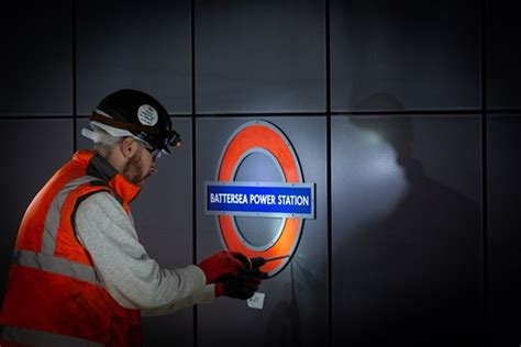 Tfl Press Release First Tube Roundels Installed At New Northern Line