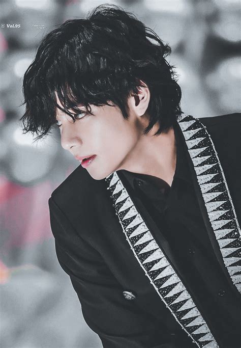 𝑻𝒂𝒆𝒉𝒚𝒖𝒏𝒈 𝑩𝑻𝑺 𝑽 In 2020 Bts V Black Hair Kim Taehyung Wallpaper