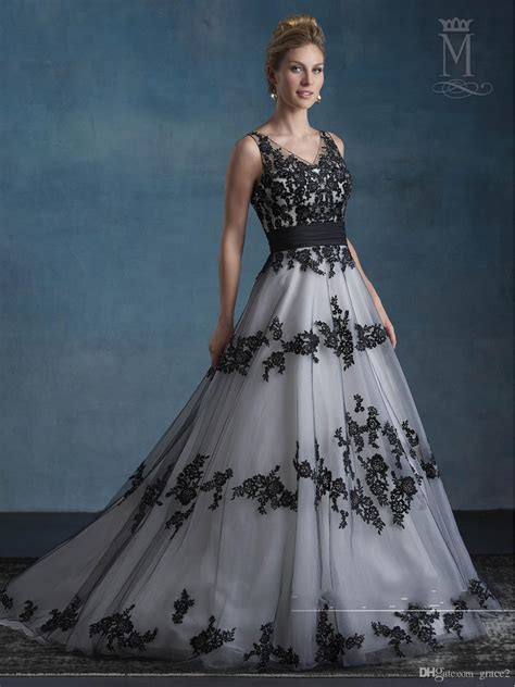 Short wedding dresses look undoubtedly chic paired with a veil and your desired clutch of blooms. Discount Black/White Wedding Dresses 2017 Mary'S Bridal ...