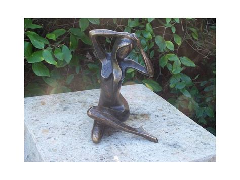 Statue En Bronze Femme Assise