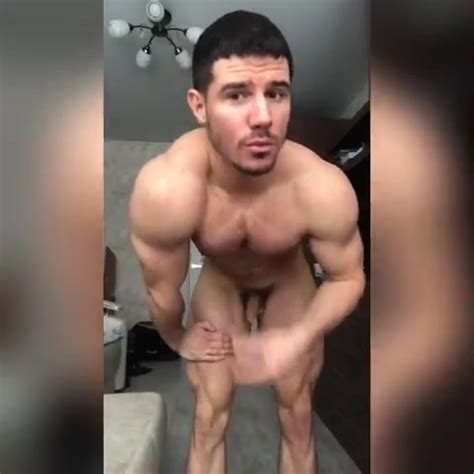 Web Hunk Muscle Naked Guy Showing Himself Thisvid