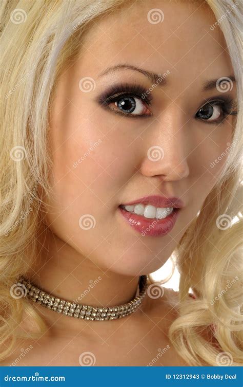 Aziatische Blonde Stock Afbeelding Image Of Blauw Aziatisch 12312943