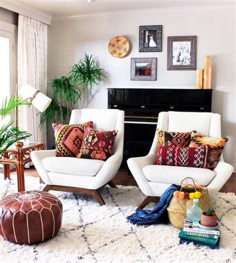Living Room Spaces That Use Pillows To Soften And Style