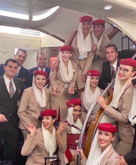 Emirates Team ️🇳🇿 Em 2022 Comissária De Bordo Aviação Viagem