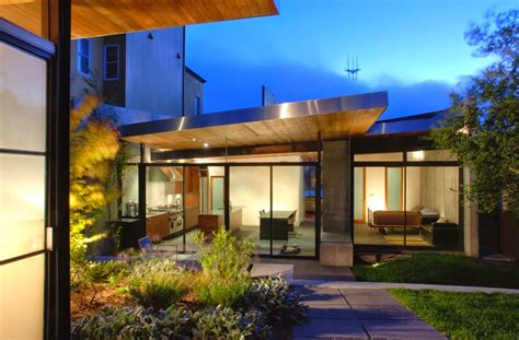 Denah rumah minimalis terdiri dari bagian interior yang ringkas dan biaya pembangungan yang murah. Desain Rumah Kaca Minimalis Modern 2014