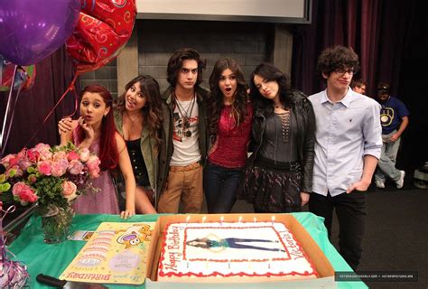 Victoria Justice On Set Of Victorious Surprise Birthday Party 12 Gotceleb