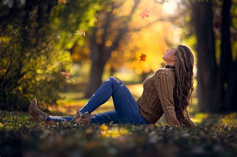 Autumn Girl Wallpapers Top Free Autumn Girl Backgrounds Wallpaperaccess