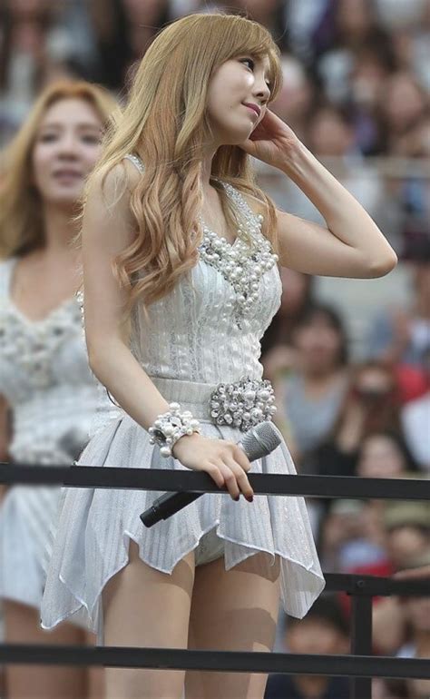 [kb] Taeyeon Shows Her Panties On Stage Netizens Concerned Celebrity News And Gossip Onehallyu